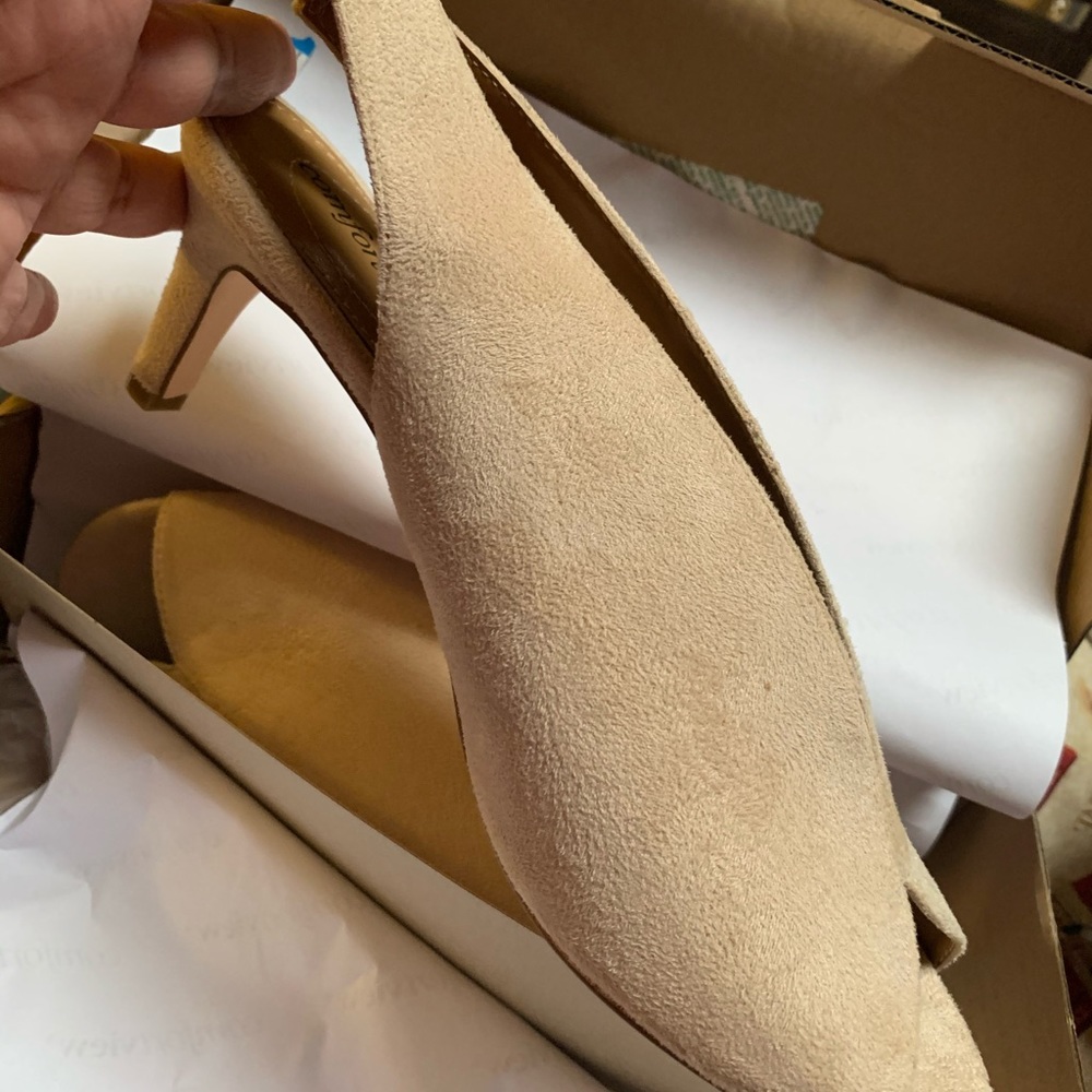 Tan Size 10 kitten sandals open toe comfy